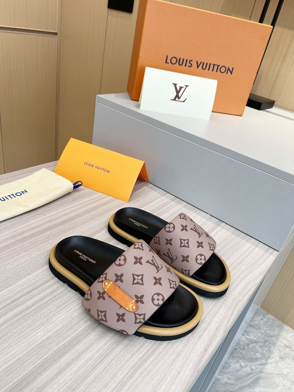 Louis Vuitton Slippers